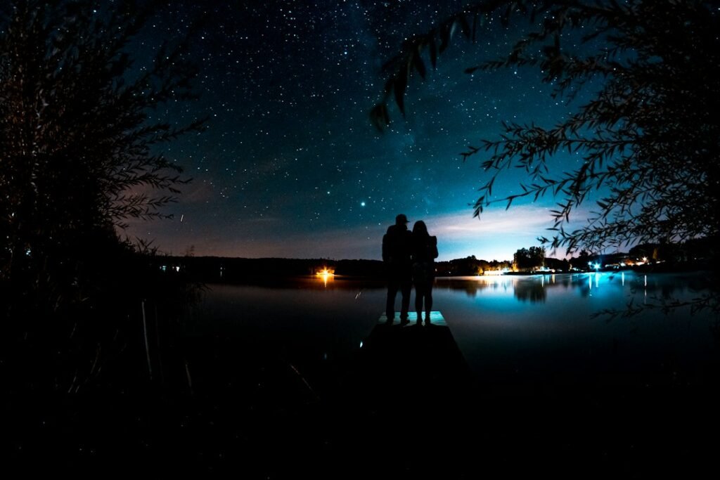 Couple under the night sky illustrating Gemini and Libra love compatibility