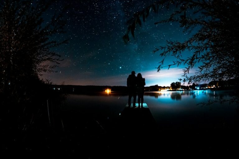 Couple under the night sky illustrating Gemini and Libra love compatibility