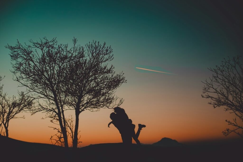 Couple at sunset illustrating Leo and Sagittarius love compatibility